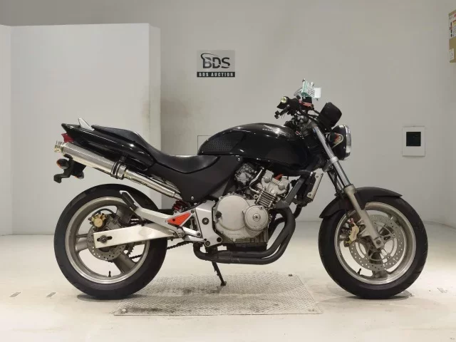 Honda HORNET250 лот № 2883 оценка 4  с аукциона в Японии