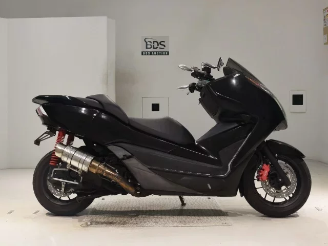 Honda FORZA лот № 0549 оценка 4  с аукциона в Японии