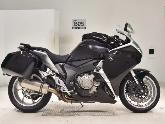 Honda VFR1200FD лот № 0667 оценка 4  с аукциона в Японии