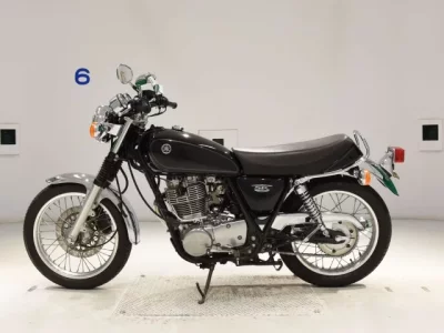Yamaha SR400-4  с аукциона в Японии