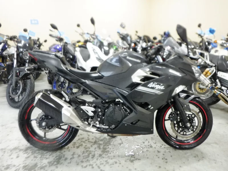 Kawasaki Ninja 250 лот № 00030 оценка 4  с аукциона в Японии