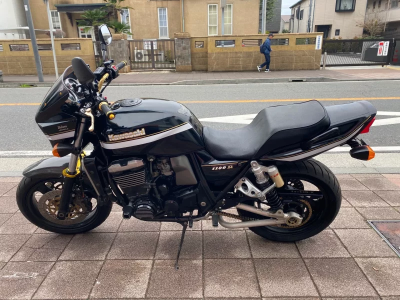 Kawasaki ZRX1100