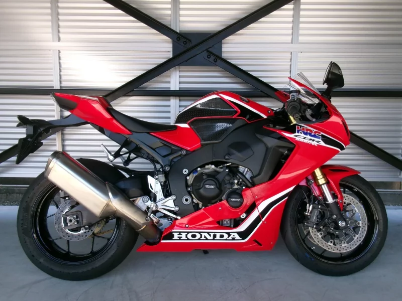 Honda CBR1000RR лот № 02122 оценка 4  с аукциона в Японии