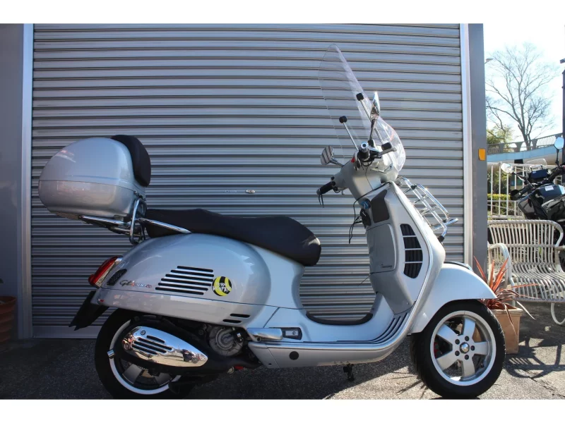 Vespa  GTS300IE лот № 02192 оценка 4  с аукциона в Японии