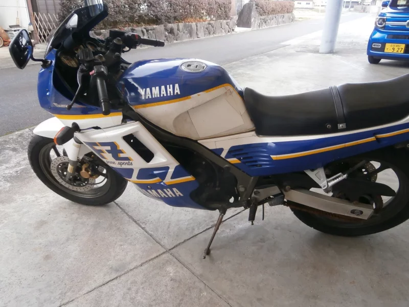 Yamaha FZ750