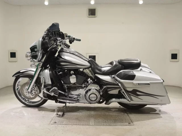 Harley-Davidson HARLEY FLHXSE1800CVO