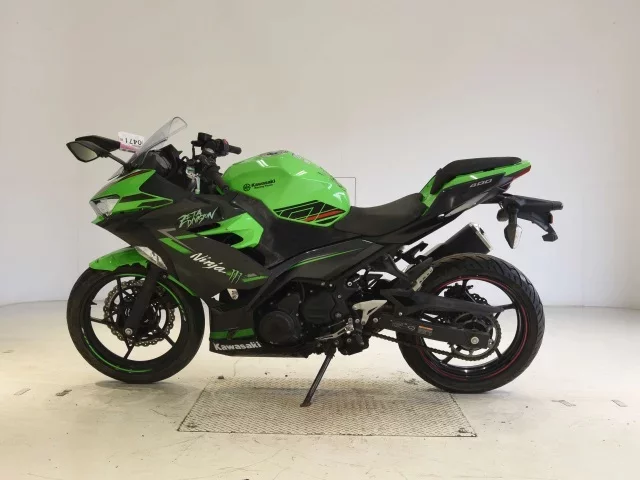 Kawasaki NINJA400-2