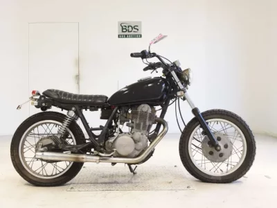 Yamaha SR400-2