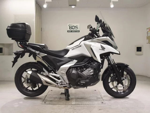 Honda NC750XD-3 лот № 5273 оценка 6  с аукциона в Японии