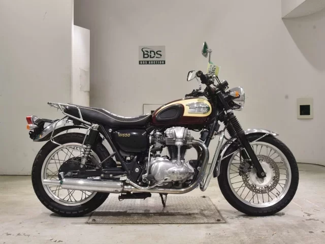 Kawasaki W650 лот № 2842 оценка 4  с аукциона в Японии