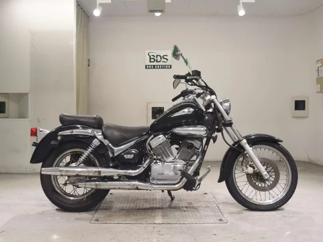Suzuki INTRUDER 250 лот № 7561 оценка 4  с аукциона в Японии