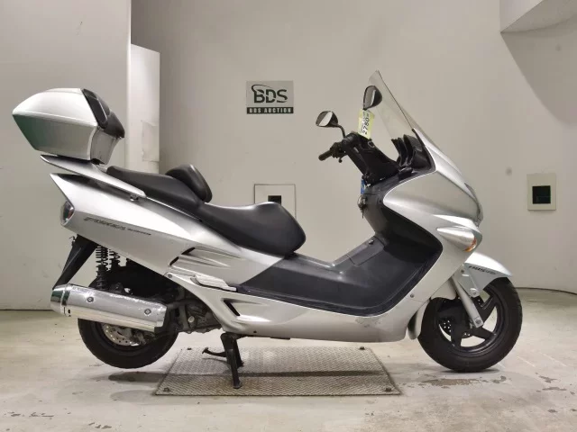 Honda FORZA лот № 2750 оценка 4  с аукциона в Японии