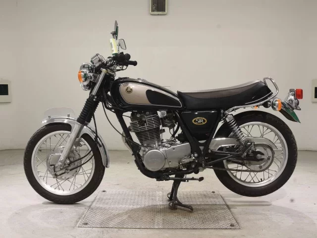 Yamaha SR400-2