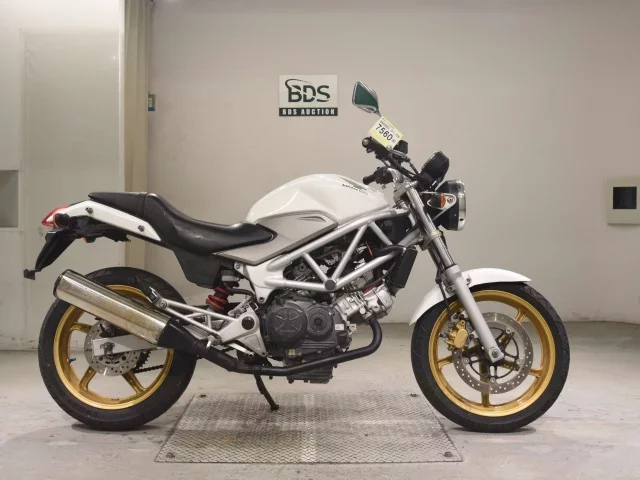 Honda VTR250 лот № 7560 оценка 4  с аукциона в Японии