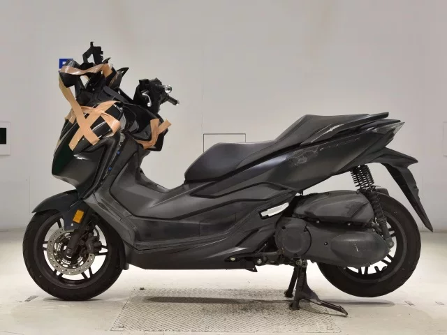 Honda FORZA -4