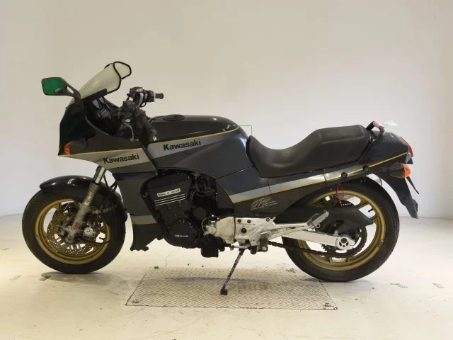 Kawasaki GPZ900R