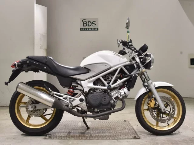 Honda VTR250 лот № 2545 оценка 4  с аукциона в Японии