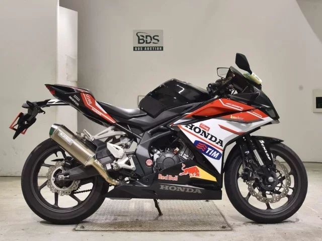 Honda CBR250RR-2A лот № 2647 оценка 5  с аукциона в Японии
