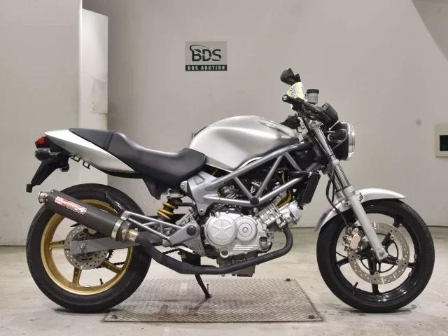 Honda VTR250 лот № 2599 оценка 4  с аукциона в Японии