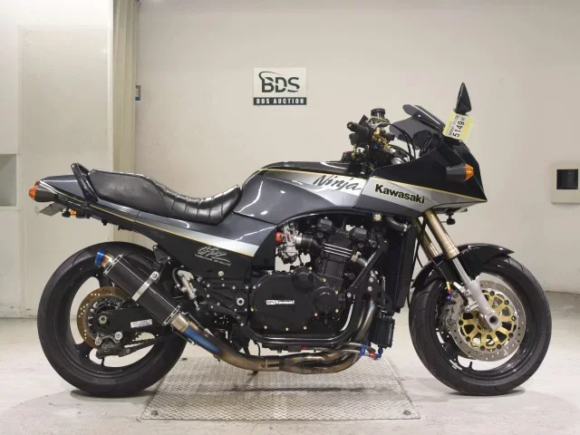 Kawasaki GPZ900R лот № 5149 оценка 4  с аукциона в Японии