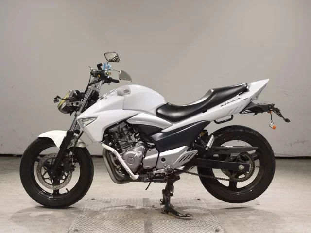 Suzuki GSR250