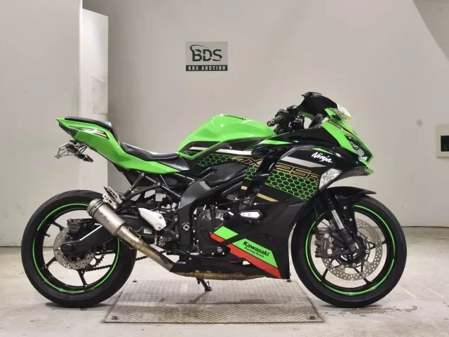 Kawasaki ZX-25R лот № 2721 оценка 4  с аукциона в Японии