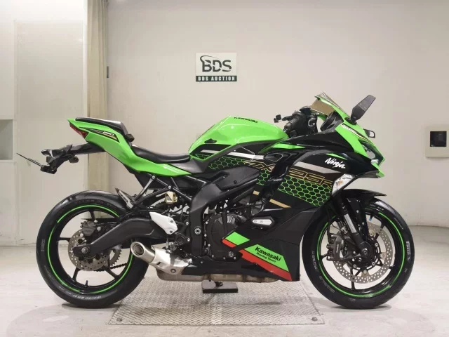 Kawasaki ZX-25R лот № 7736 оценка 4  с аукциона в Японии