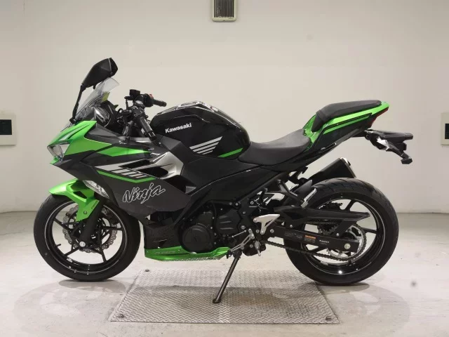 Kawasaki NINJA400-2