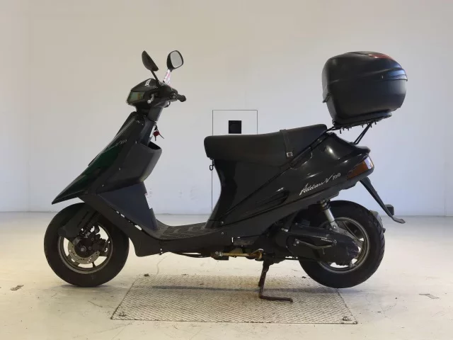 Suzuki ADDRESS V100