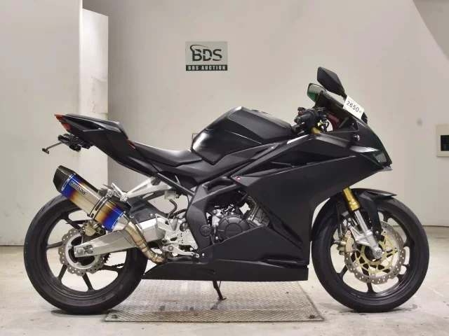 Honda CBR250RR-2 лот № 2650 оценка 4  с аукциона в Японии