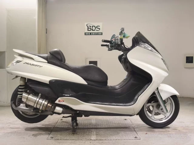 Yamaha MAJESTY 250-3 лот № 7597 оценка 4  с аукциона в Японии
