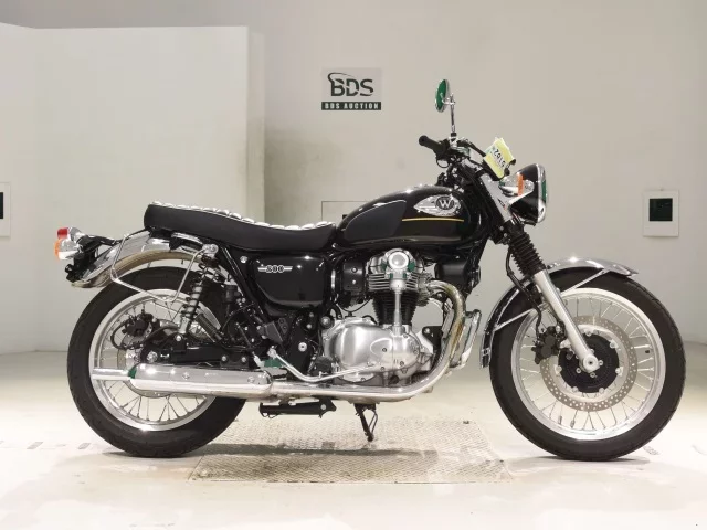 Kawasaki W800-2 лот № 5182 оценка 6  с аукциона в Японии