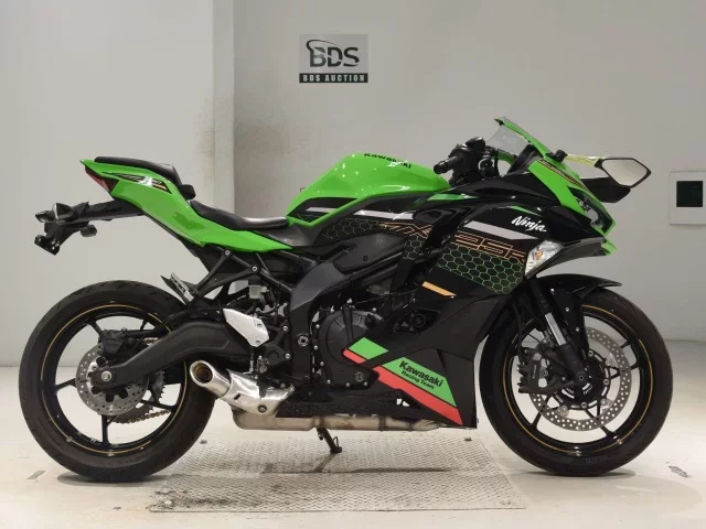 Kawasaki ZX-25R лот № 0326 оценка 5  с аукциона в Японии