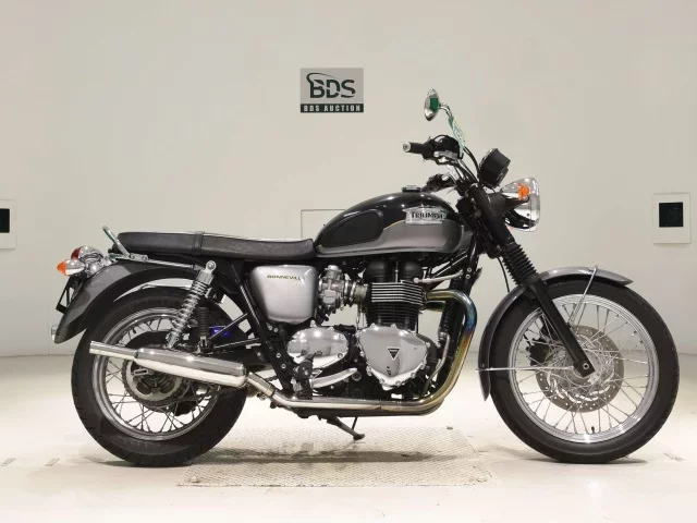 Triumph  BONNEVILLE T100 лот № 7739 оценка 4  с аукциона в Японии