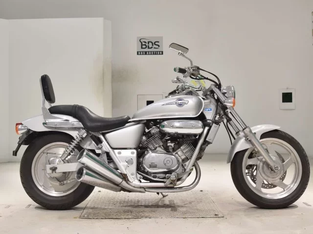 Honda MAGNA 250 лот № 7817 оценка 4  с аукциона в Японии