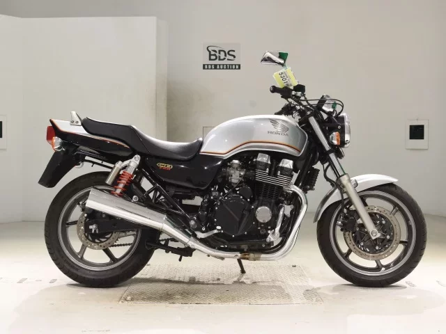 Honda CB750 лот № 5301 оценка 4  с аукциона в Японии
