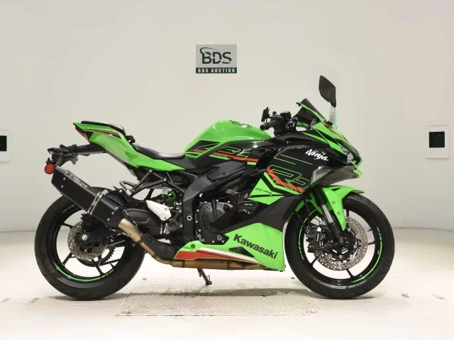 Kawasaki ZX-4RR лот № 7652 оценка 4  с аукциона в Японии