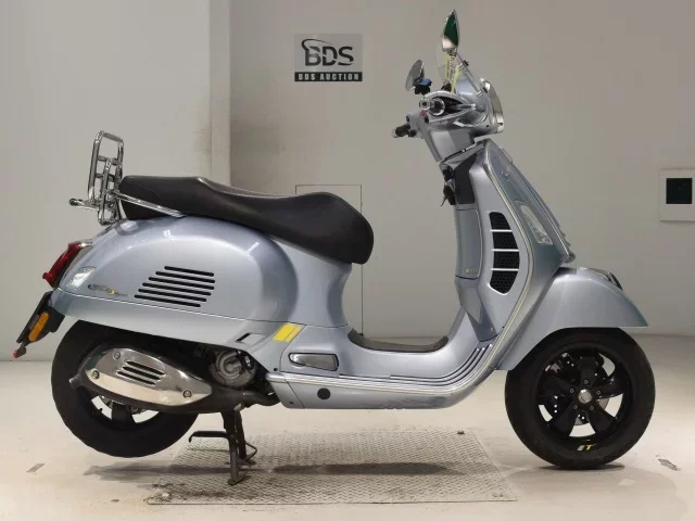 Vespa  GTS300 SUPER лот № 0372 оценка 4  с аукциона в Японии