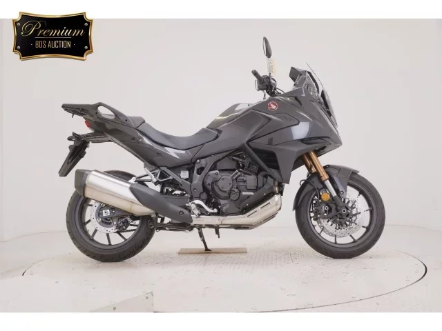 Honda NT1100 лот № 2507 оценка 8  с аукциона в Японии