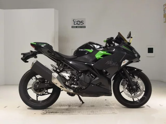 Kawasaki NINJA400-2 лот № 0317 оценка 4  с аукциона в Японии