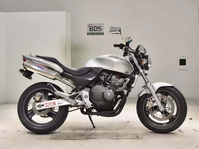 Honda HORNET250 лот № 2953 оценка 4  с аукциона в Японии