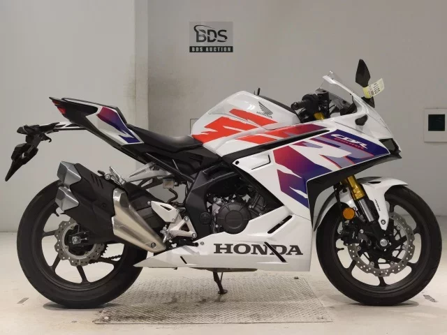 Honda CBR250RR-2A лот № 0311 оценка 6  с аукциона в Японии