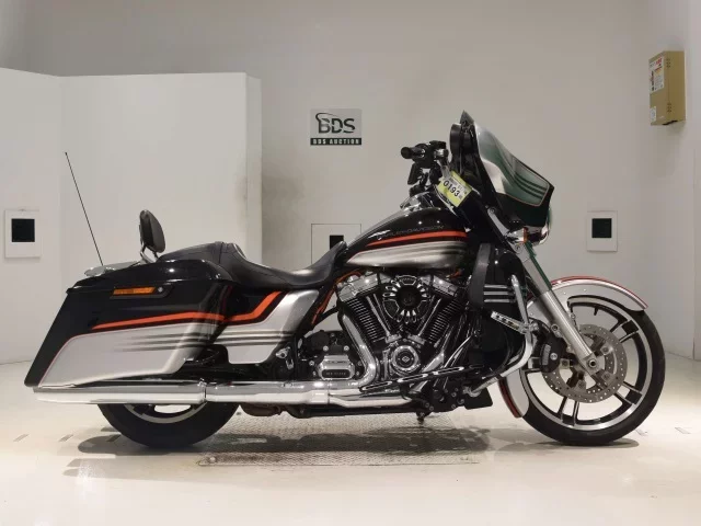 Harley-Davidson HARLEY FLHX1750 лот № 0193 оценка 4  с аукциона в Японии