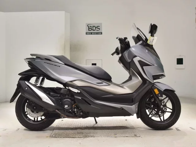 Honda FORZA -5 лот № 2969 оценка 5  с аукциона в Японии