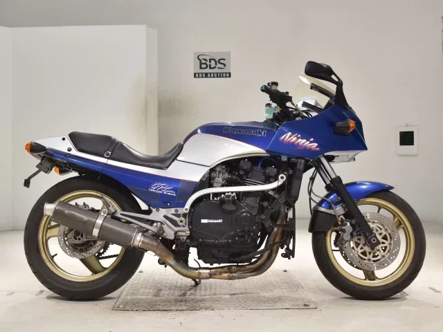 Kawasaki GPZ900R лот № 2675 оценка 4  с аукциона в Японии
