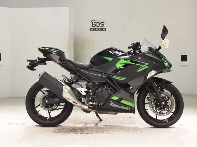 Kawasaki NINJA400-2 лот № 3033 оценка 5  с аукциона в Японии