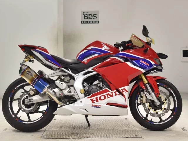 Honda CBR250RR-2A лот № 2651 оценка 5  с аукциона в Японии