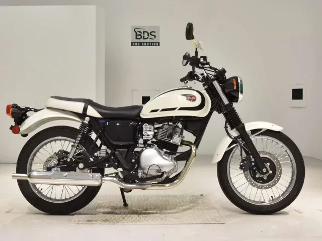 Kawasaki W230 лот № 8009 оценка 8  с аукциона в Японии