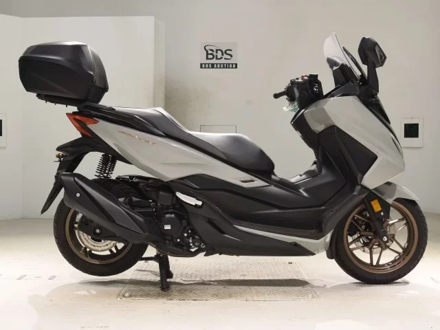Honda FORZA -6 лот № 7736 оценка 6  с аукциона в Японии