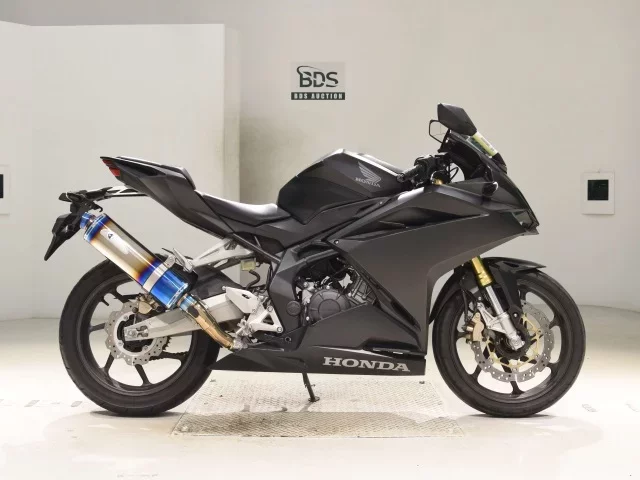 Honda CBR250RR-2A лот № 2713 оценка 4  с аукциона в Японии